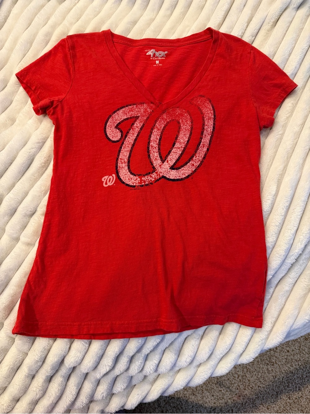 Washington Nationals Red V-Neck Graphic Tee MED EUC